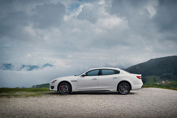 Фото дисков Maserati ATLANTE Глянцевый темный лак на Maserati Quattroporte VI