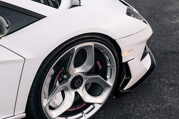Фото дисков Brixton Forged NC01-R Серебро на Lamborghini Aventador