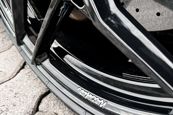 Фото дисков Brixton Forged PF5 Черный глянец на Lamborghini Aventador