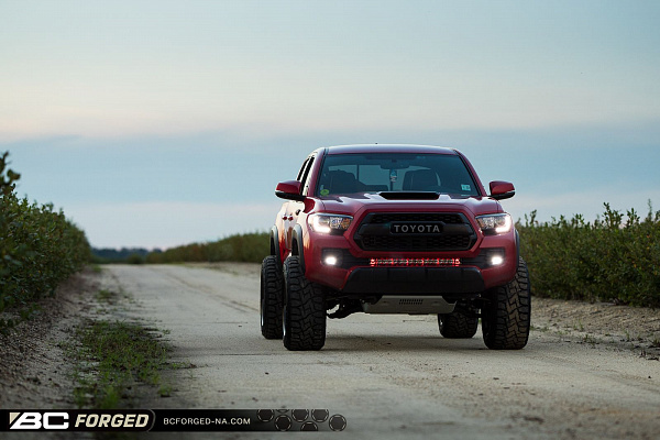 Фото дисков BC Forged LE61 // MLE61 Сатиновая бронза на Toyota Tacoma III