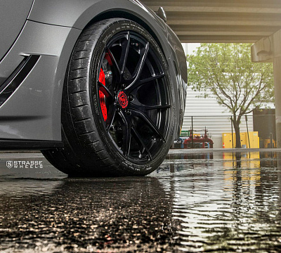 Фото дисков Strasse Wheels SM5R Deep Concave Monoblock на Chevrolet Corvette C7