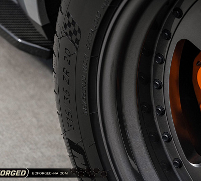 Фото дисков BC Forged LE05 // MLE05 на Dodge Challenger III