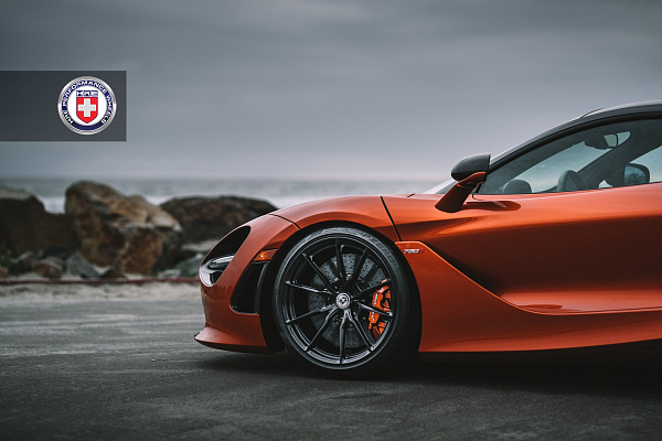Фото дисков HRE P104SC Черный глянец на McLaren 720S