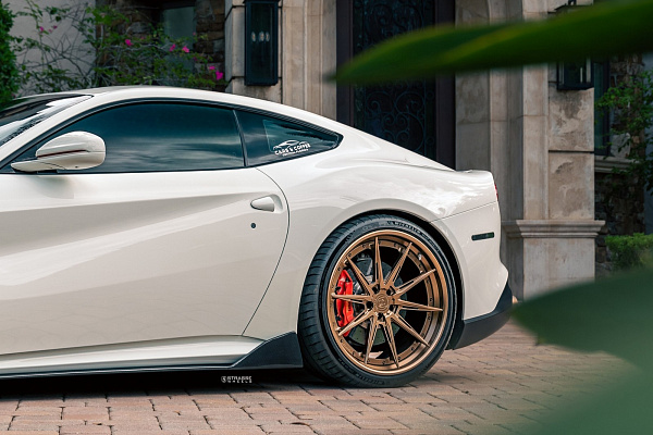 Фото дисков Strasse Wheels SV10-RS Deep Concave FS Сатиновая бронза на Ferrari F12