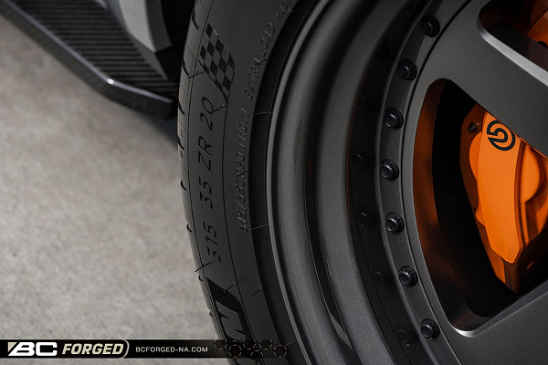 Фото дисков BC Forged LE05 // MLE05 Матовый графит на Dodge Challenger III