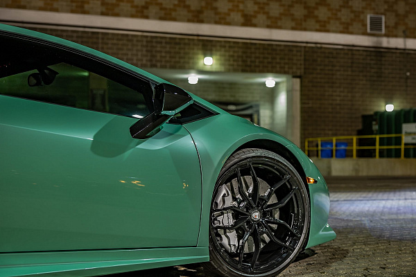 Фото дисков Anrky AN11 Черный глянец на Lamborghini Huracan