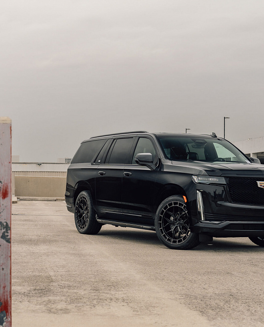 Фото дисков HFX-1 (6-Lug) Черный глянец на Cadillac Escalade V