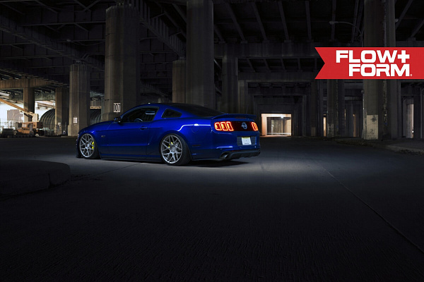 Фото дисков HRE FF01 Глянцевый графит на Ford Mustang VI