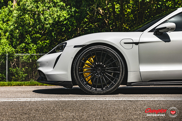 Фото дисков Vossen S17-04 Черный сатин на Porsche Taycan I