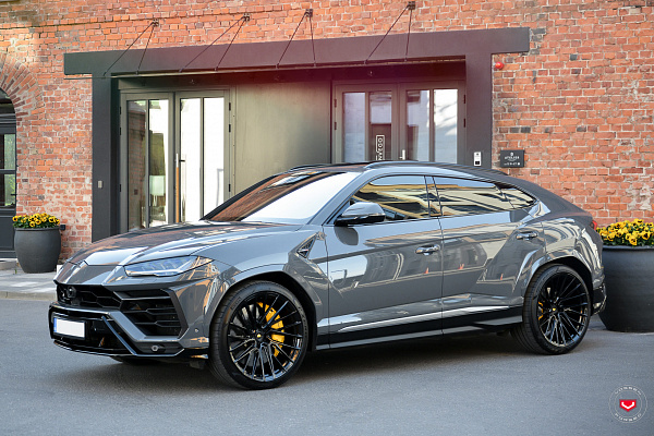 Фото дисков Vossen EVO-6T Черный глянец на Lamborghini Urus