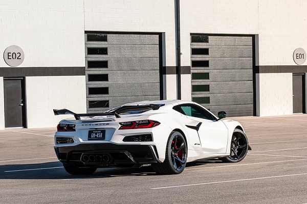 Фото дисков Anrky XR-105 Черный глянец на Chevrolet Corvette C8