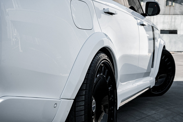 1016 Industries Range Rover SV