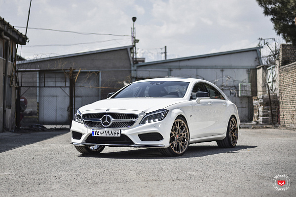 Фото дисков Vossen M-X3 Глянцевая шампань на Mercedes-Benz CLS (C218)