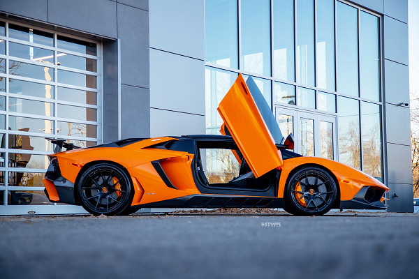 Фото дисков Strasse Wheels SM5R Deep Concave Monoblock Другой цвет на Lamborghini Aventador