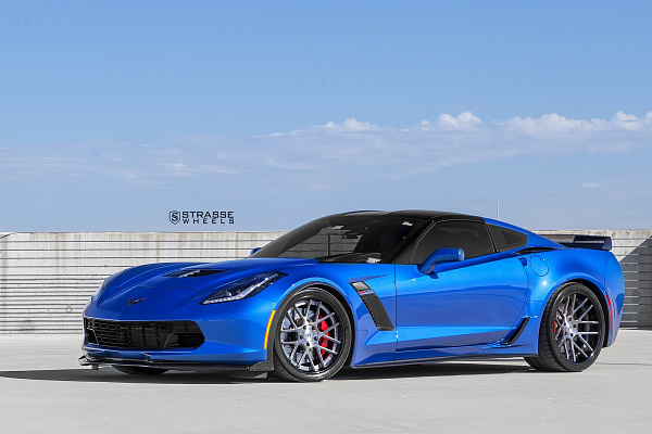 Фото дисков Strasse Wheels SM7 Deep Concave Сатиновый темный лак на Chevrolet Corvette C7