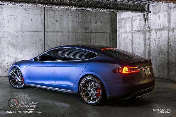 Фото дисков HRE P101 Глянцевый темный лак на Tesla Model S