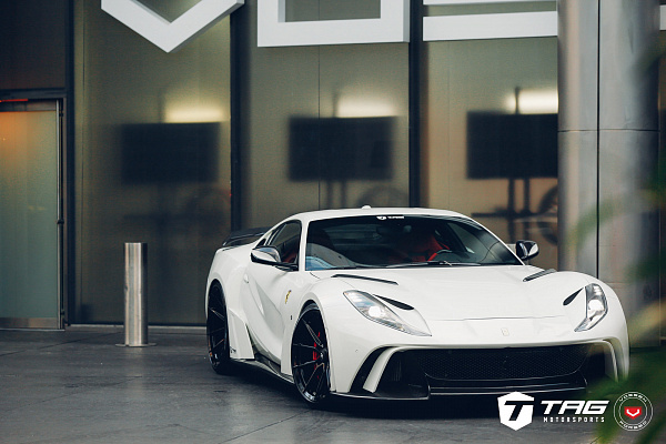 Фото дисков NOVITEC NF10 Черный глянец на Ferrari 812