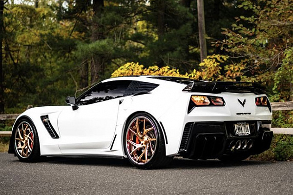 Фото дисков Savini SV67 Сатиновая бронза на Chevrolet Corvette C7