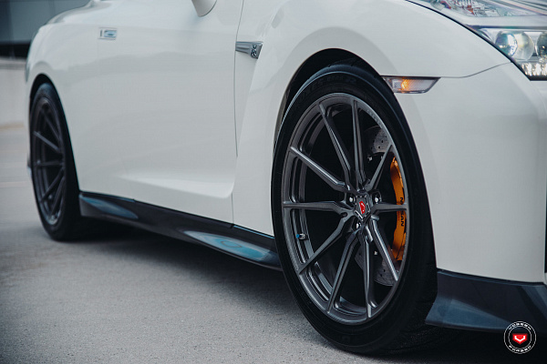 Фото дисков Vossen M-X2 Глянцевый темный лак на Nissan GT-R