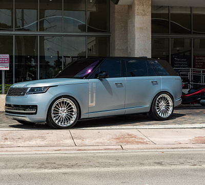 Фото дисков HRE S209H на Land Rover Range Rover V