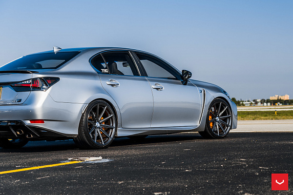 Фото дисков Vossen VFS-10 Глянцевый графит на Lexus GS IV