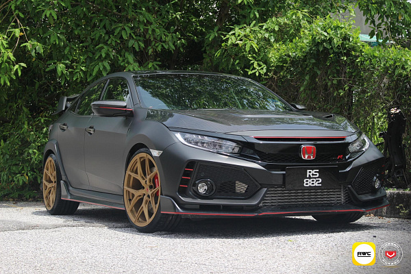 Фото дисков Vossen S21-01 Сатиновое золото на Honda Civic Type R FK8