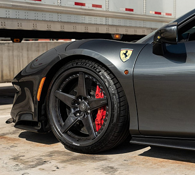 Фото дисков Anrky RS5.3 на Ferrari 812