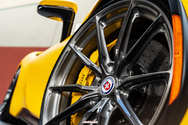 Фото дисков HRE P104SC Глянцевый темный лак на Ferrari SF90
