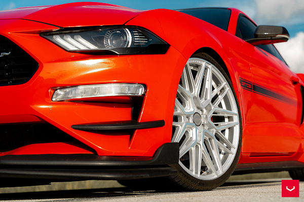 Фото дисков Vossen HF-7 Серебро на Ford Mustang VI