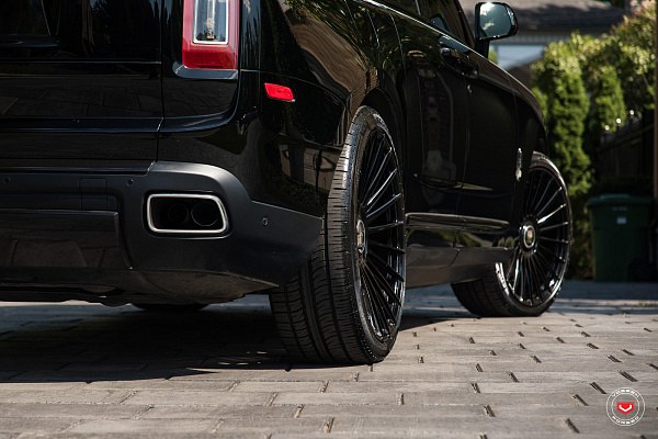 Фото дисков Vossen S17-13 Черный глянец на Rolls-Royce Cullinan