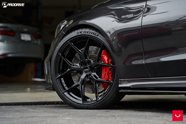 Фото дисков Vossen HF-5 Черный глянец на Mercedes-Benz C-Class (W205)
