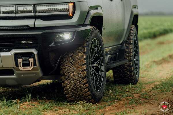 Фото дисков Vossen LC3-01 Черный глянец на GMC Hummer EV