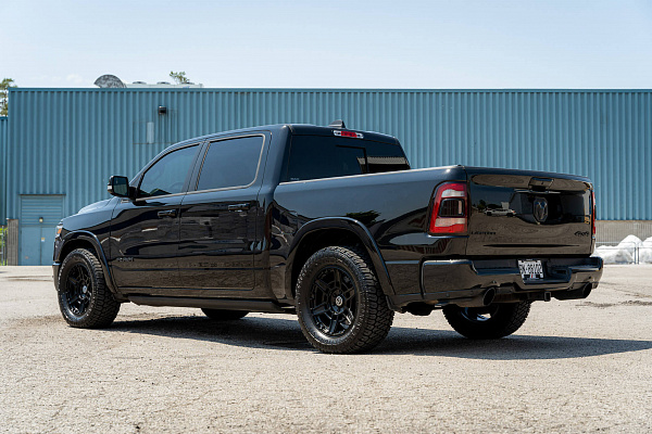 Фото дисков HRE FT1 Черный глянец на Ram 1500 V