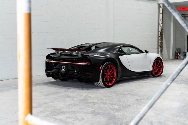 Фото дисков Anrky AN13 Красный сатин на Bugatti Chiron