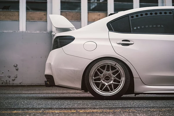 Фото дисков Motegi Racing MF414 Tsubaki Полированный лак на Subaru WRX VA