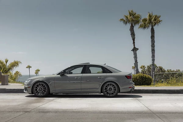 Фото дисков Rotiform OZR Матовый графит на Audi A/S/RS 4 (B9)