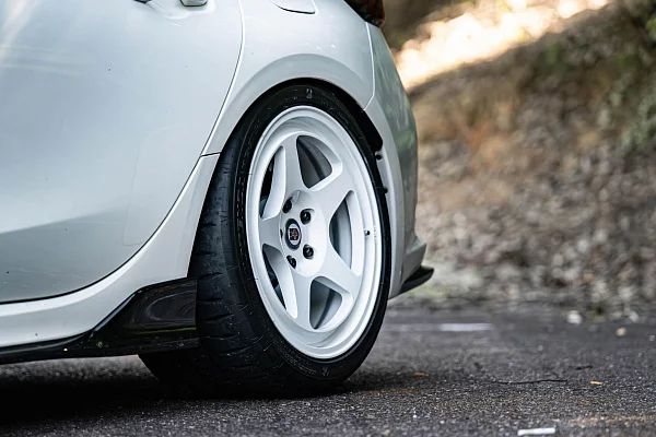 Фото дисков HRE 305 GT Белый глянец на Honda Civic Type R FL5