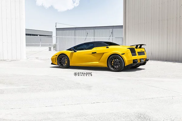 Фото дисков Strasse Wheels SV1 Deep Concave FS Черный глянец на Lamborghini Gallardo