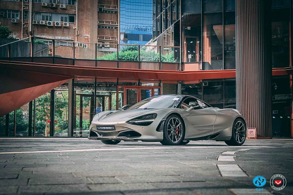 Фото дисков Vossen EVO-2R Черный глянец на McLaren 720S
