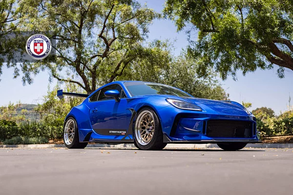 Фото дисков HRE 300 Глянцевая шампань на Subaru BRZ II