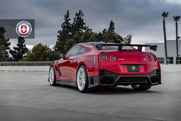 Фото дисков HRE 312 GTS Белый глянец на Nissan GT-R