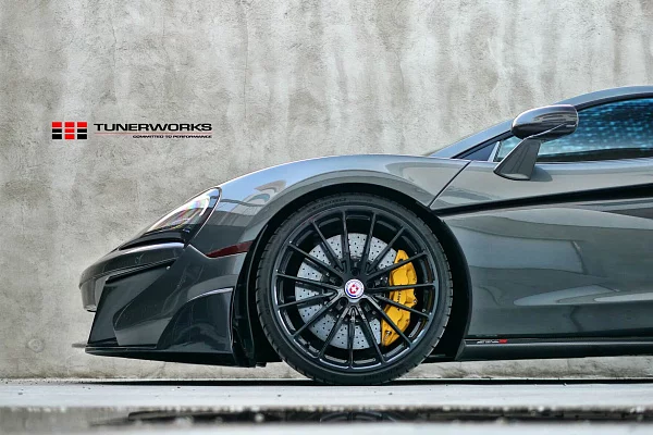 Фото дисков HRE P103 Черный глянец на McLaren 570S