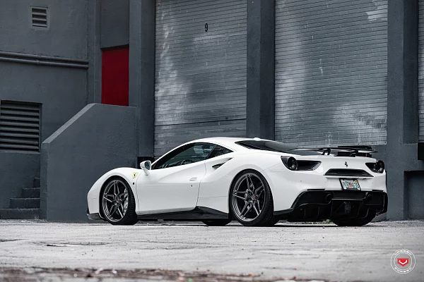 Фото дисков Vossen M-X1 Глянцевый темный лак на Ferrari 488
