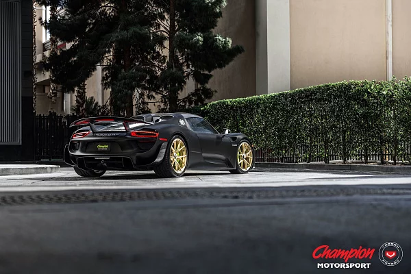 Фото дисков Vossen RS74 Глянцевое золото на Porsche 918 Spyder