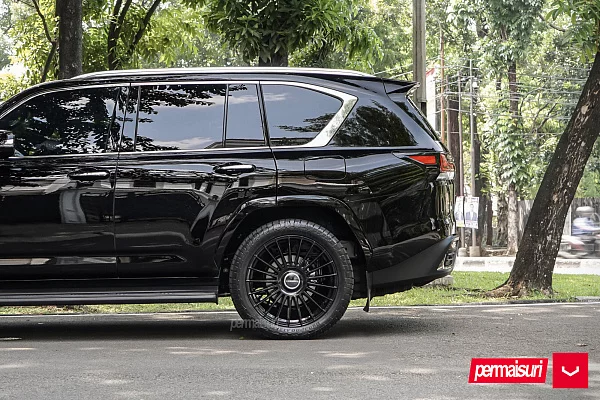 Фото дисков Vossen HF-8 Черный глянец на Lexus LX IV