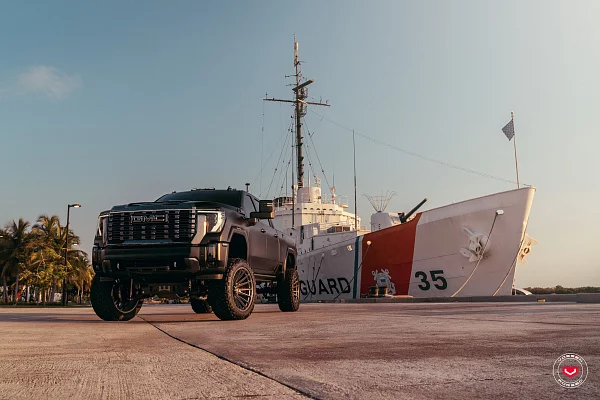 Фото дисков Vossen VFX-03 Глянцевый темный лак на GMC Sierra IV