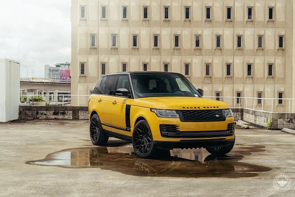 Фото дисков Vossen UV-1 Черный глянец на Range Rover IV