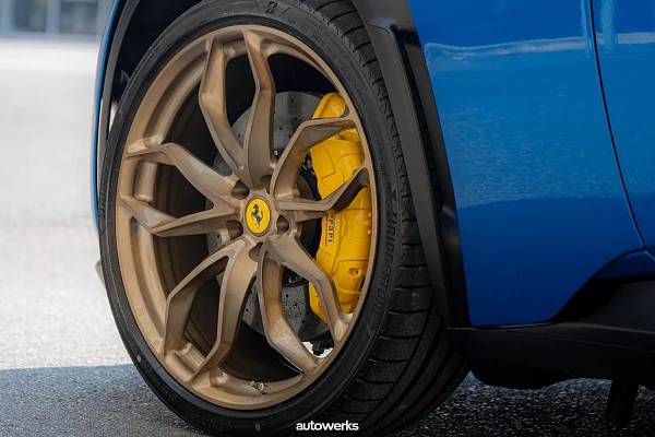 Фото дисков HRE P201 Глянцевая шампань на Ferrari Purosangue