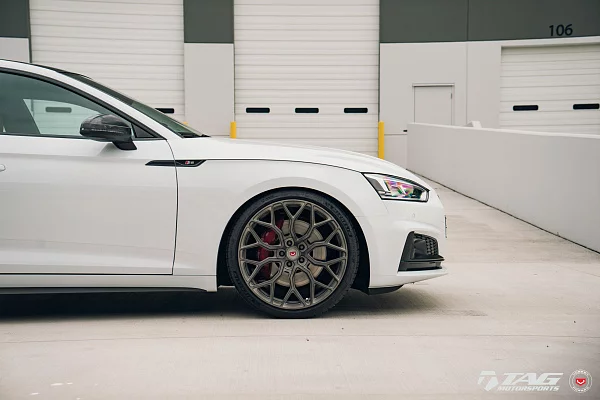 Фото дисков Vossen S17-01 Глянцевый темный лак на Audi A/S/RS 5 (F5)