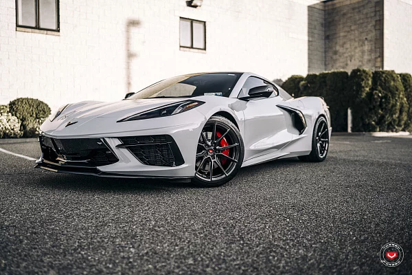 Фото дисков Vossen EVO-2 Глянцевый темный лак на Chevrolet Corvette C8
